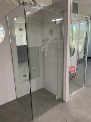 Fully Frameless Shower Screen